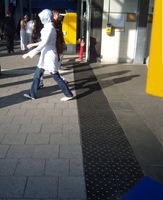 Securiton noppentegel in geleidelijnen voor blinden, slechtzienden & visueel gehandicapten